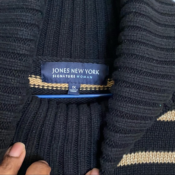 Jones New York Black and Gold Turtleneck Sweater - Picture 4 of 6